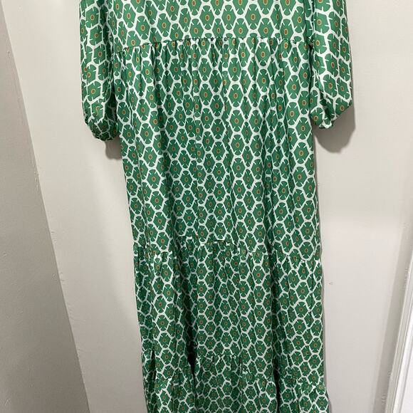 Green Tiered Maxi Dress SIZE MEDIUM 3/4 Sleeves Keyhole Neckline Lightweight - Picture 4 of 8